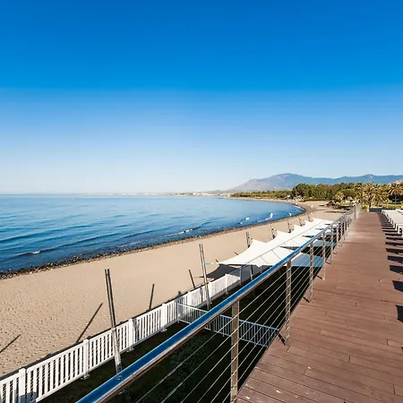 Globales Playa 4* エステポナ